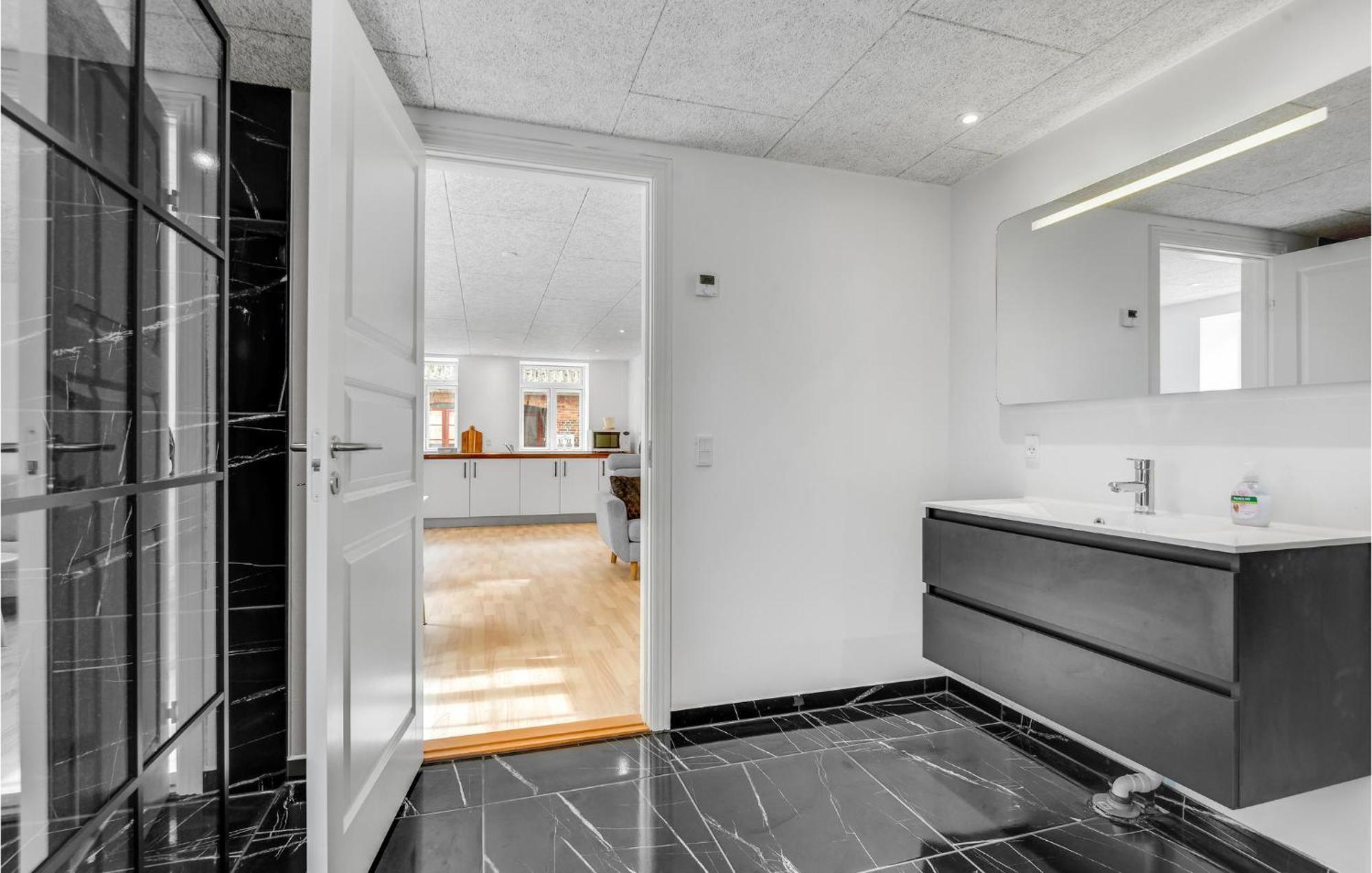 Pet Friendly Home In Hojer With Kitchen Экстерьер фото