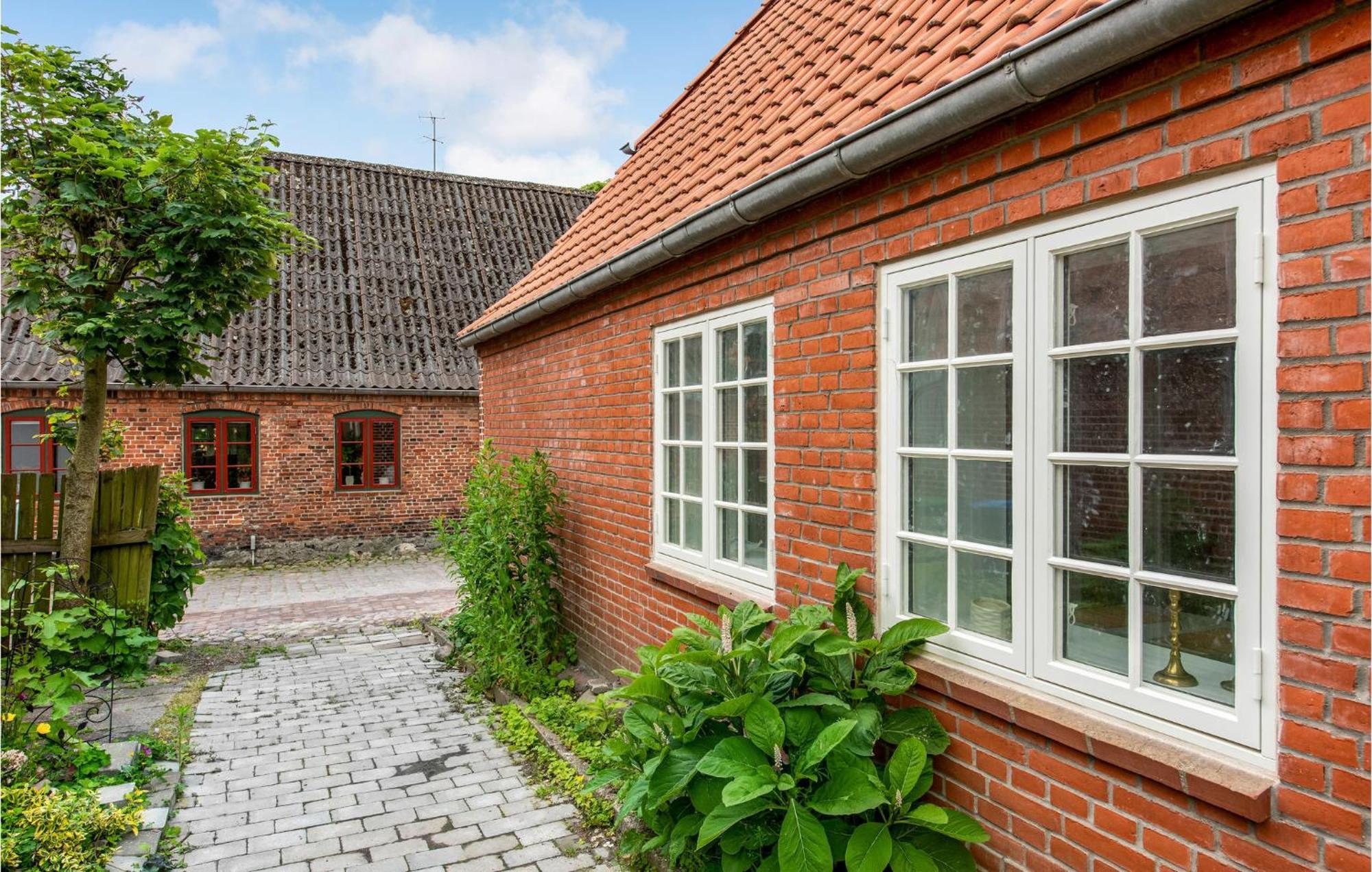 Pet Friendly Home In Hojer With Kitchen Экстерьер фото